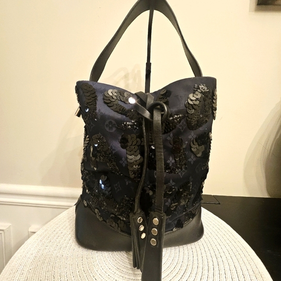 Louis Vuitton LOVE PARIS Sequin Tote – Limited Edition 2014 - Picture 2 of 14
